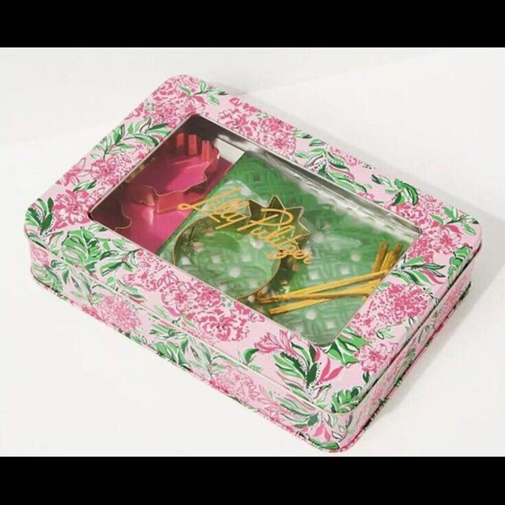 NIB Lilly Pulitzer GWP Cookie Exchange Kit With Cutters And Bags